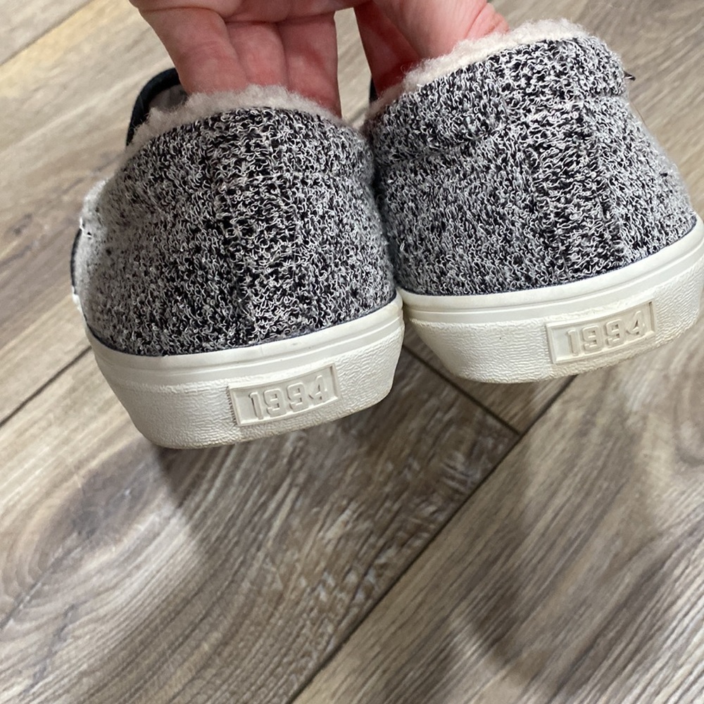 OLD NAVY Sneakers Slip On Black & White Furry Interior Sz 10 - Picture 4 of 8